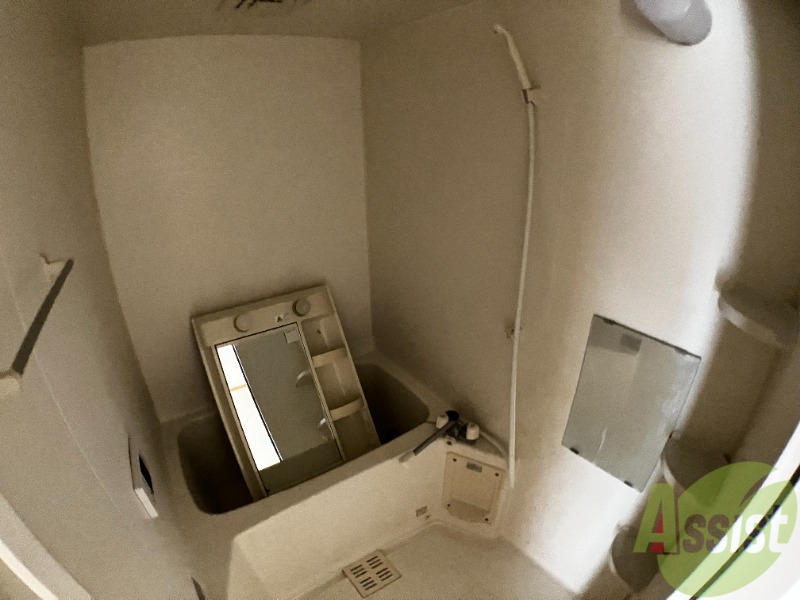 バス・シャワールーム　バスルームは日々の疲れを癒すのに十分な広さですね！