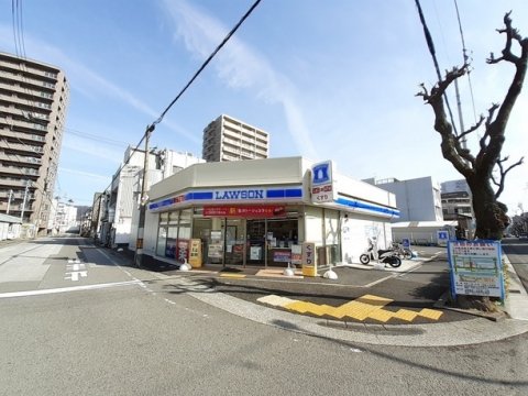 コンビニ　ローソン 高知はりまや三丁目店（コンビニ）まで237m