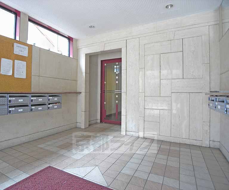 エントランス　広々としたエントランスです。