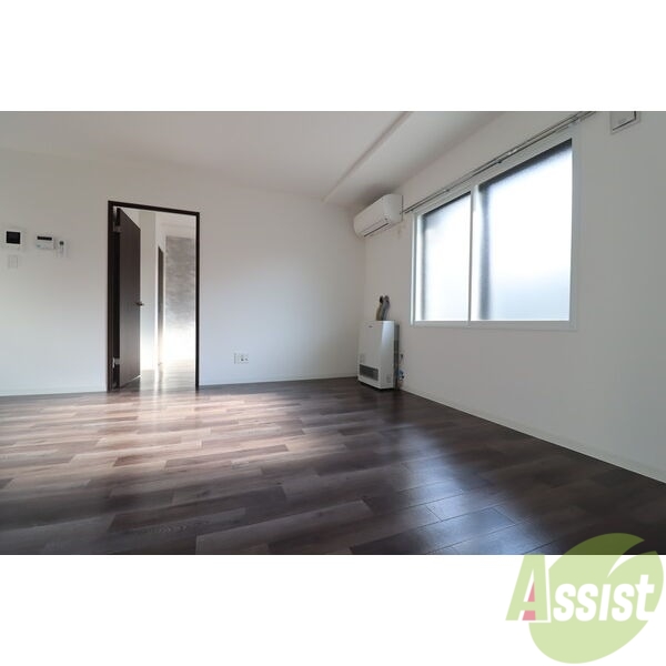 居室・リビング　日当たり良く広々したリビングで快適に過ごせます。