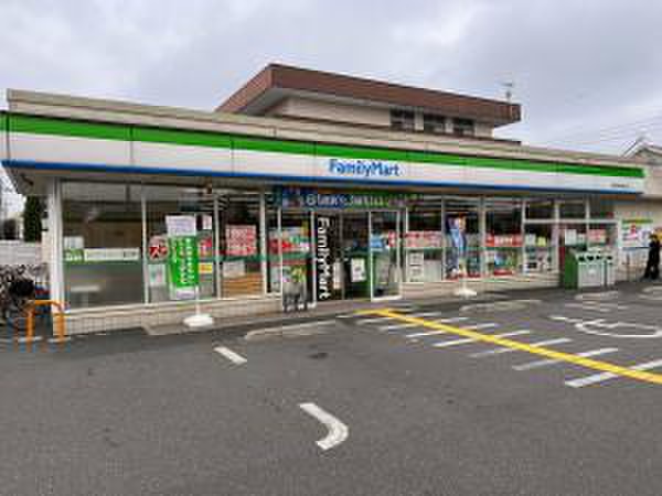 コンビニ　ファミリーマート 立教大学新座店（コンビニ）まで704m