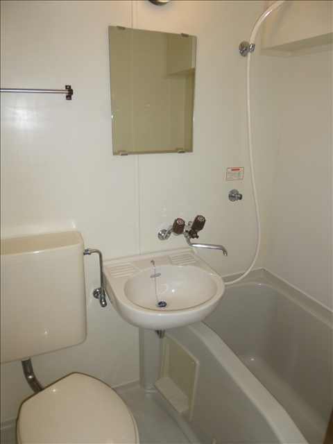 バス・シャワールーム　３点ユニットでお掃除もラクラクですね☆