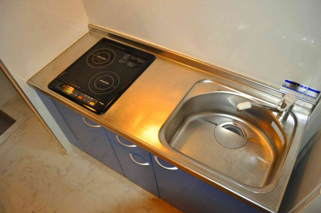 キッチン　オール電化のキッチンです。かなり広いキッチンですよ