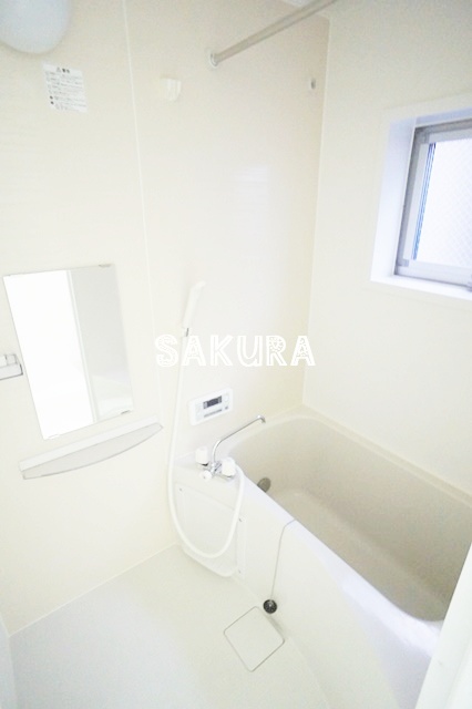 バス・シャワールーム　嬉しい追い焚き・浴室乾燥機付きです♪