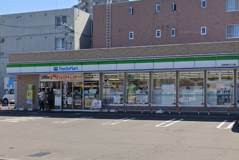 コンビニ　ファミリーマート札幌南郷15丁目店（コンビニ）まで188m