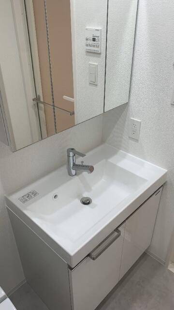 洗面設備　人気な独立洗面台です