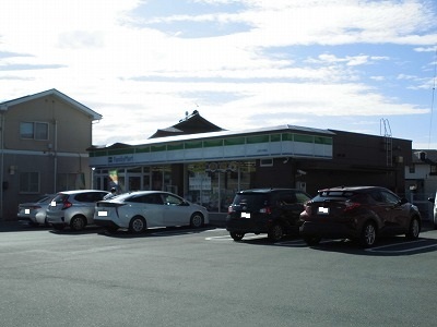 コンビニ　ファミリーマート（コンビニ）まで10m