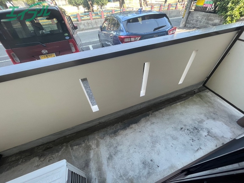 バルコニー　同物件別室画像