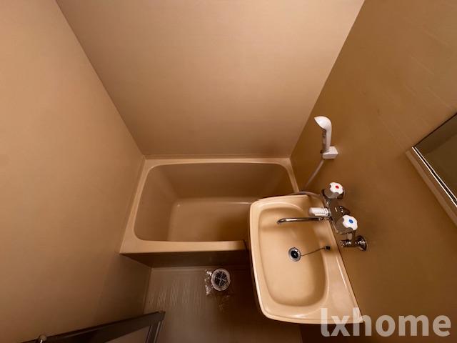 バス・シャワールーム　コンパクトで使いやすいお風呂です