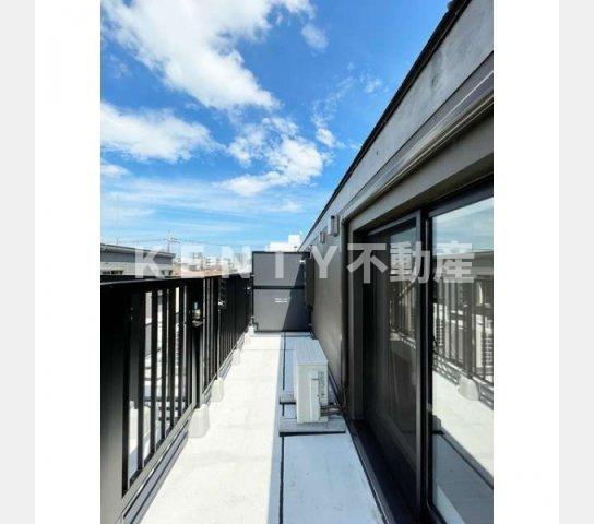 バルコニー　外からの目が気にならないバルコニーで洗濯物が干せます