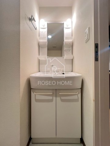 洗面設備　同マンション別部屋：参考写真