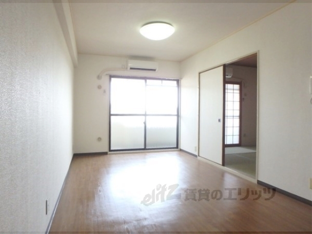 居室・リビング　１０帖の広々としたお部屋です。