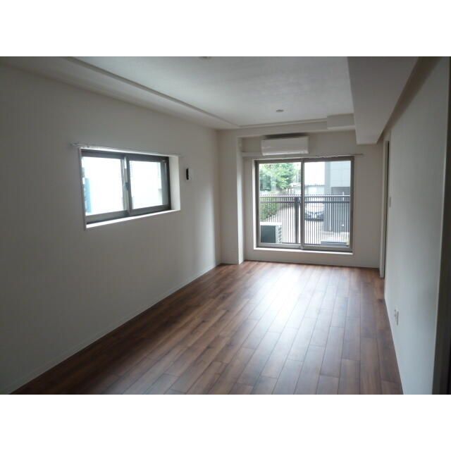 居室・リビング　☆明るい洋室☆