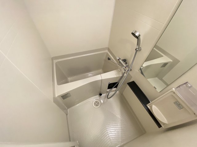 バス・シャワールーム　モデル写真