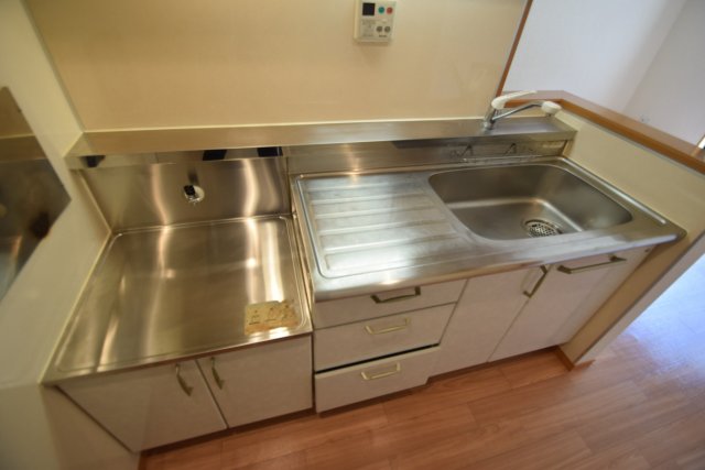 キッチン　２口ガスコンロ使用可のキッチンです。