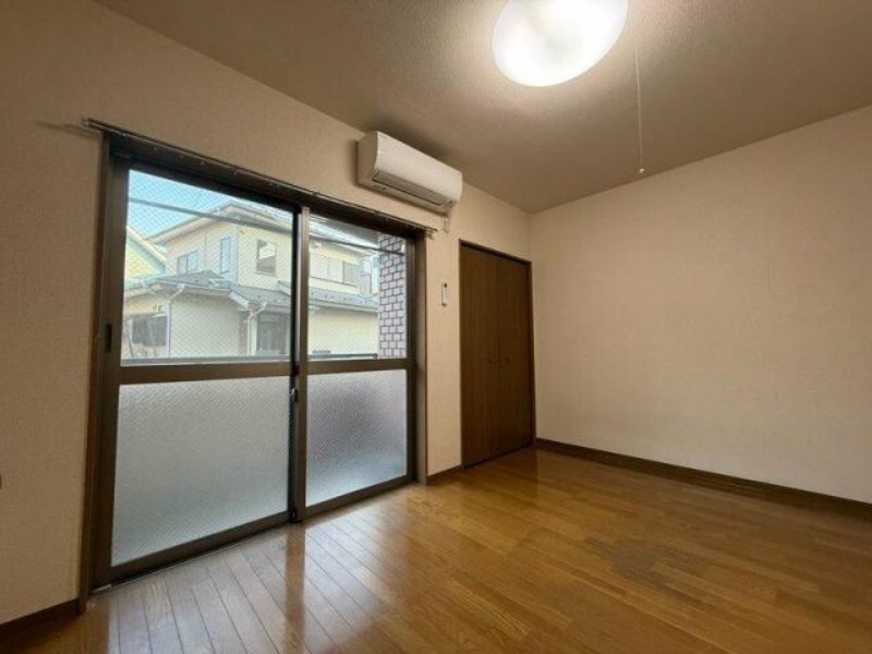 居室・リビング　同物件別室写真