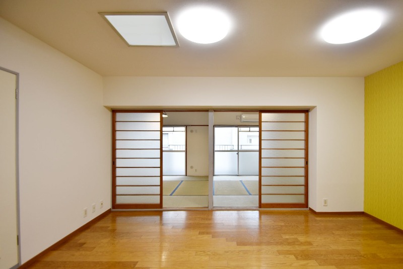 居室・リビング　広々リビングで家族団らんの時間をお過ごし下さい