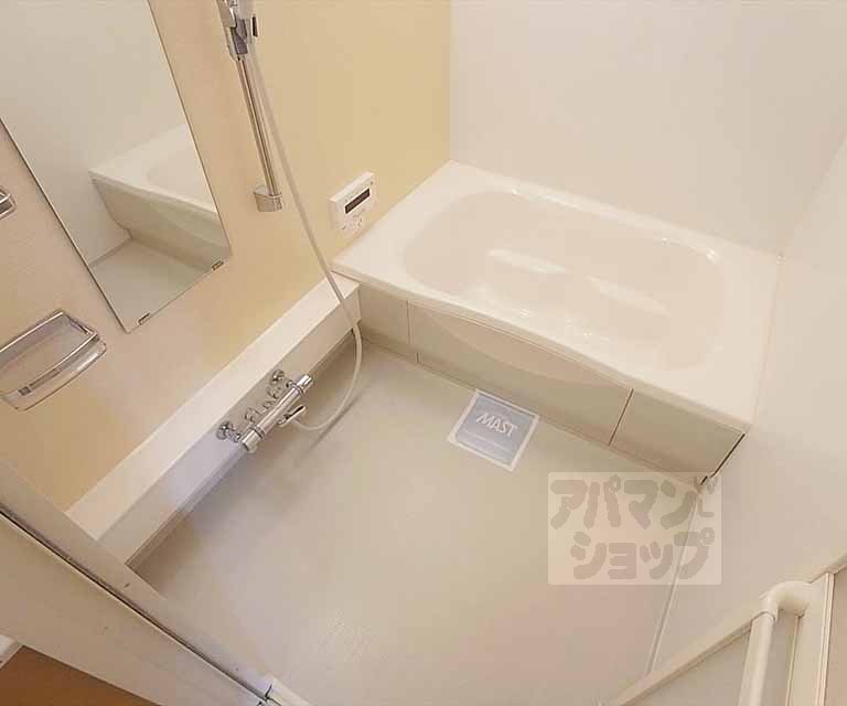 バス・シャワールーム　広さも十分なバス