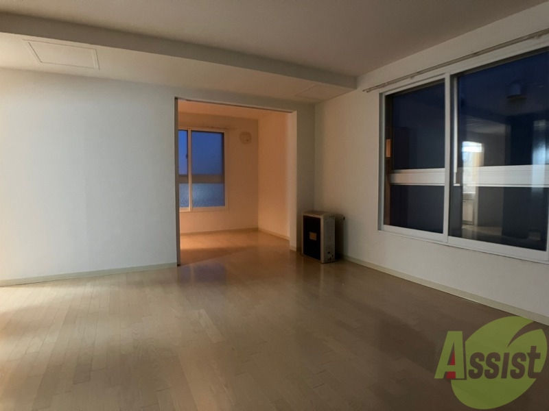 居室・リビング　広くてキレイなお部屋が広がっていて、充実した生活が送れそう。