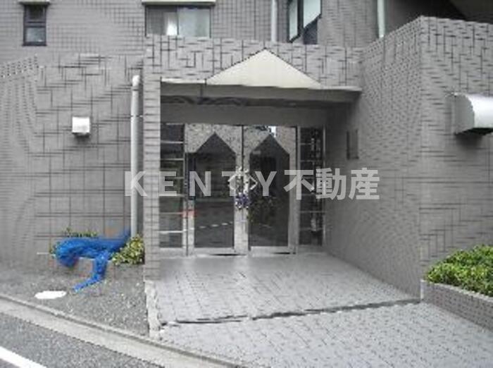 エントランス　落ち着いたエントランスです