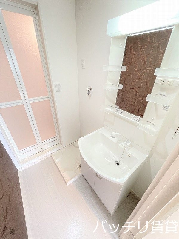 洗面設備　画像は別号室タイプの為、現状を優先致します。