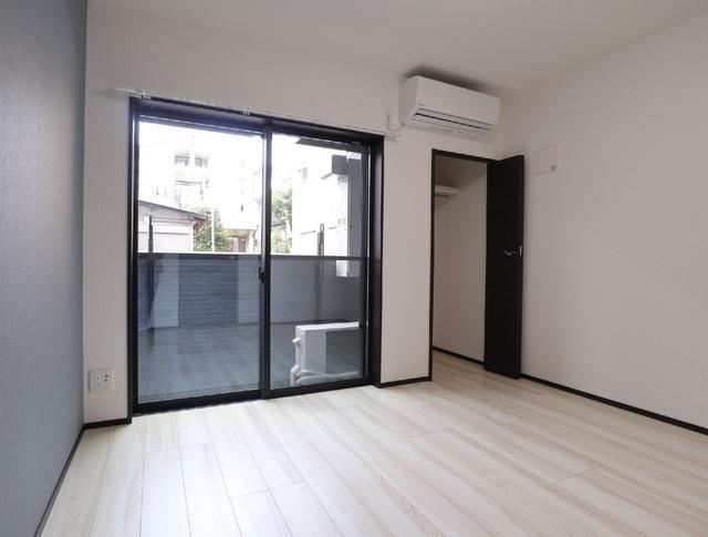 居室・リビング　内装?