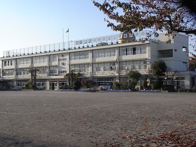 小学校　上鷺宮小学校（小学校）まで130m