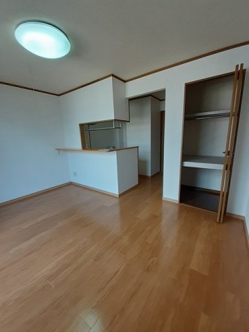 居室・リビング　こちらのリビングで趣味の時間をお楽しみください