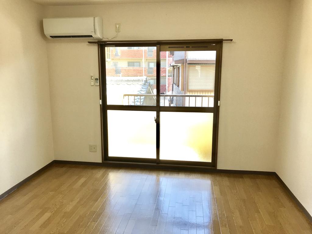 居室・リビング　洋室８畳