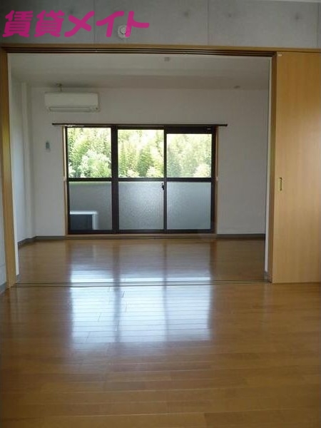 居室・リビング　同型参考写真