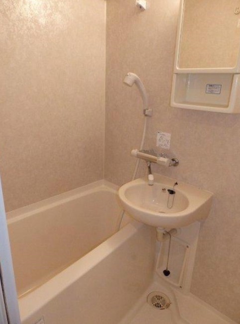 バス・シャワールーム　浴室乾燥機付きバス。