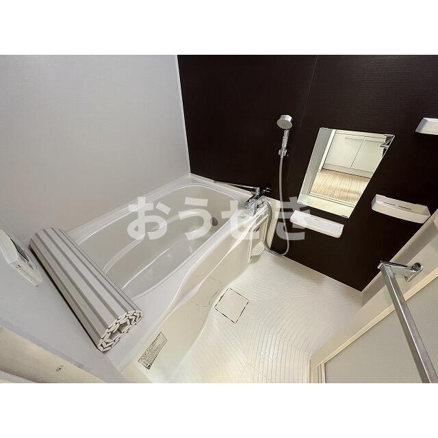 バス・シャワールーム　浴室乾燥・追い炊き機能付き♪