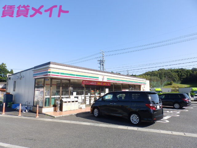 コンビニ　セブンイレブン亀山菅内町店（コンビニ）まで2239m