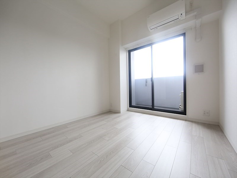 バルコニー　洋室4帖　エアコン完備　南面バルコニー