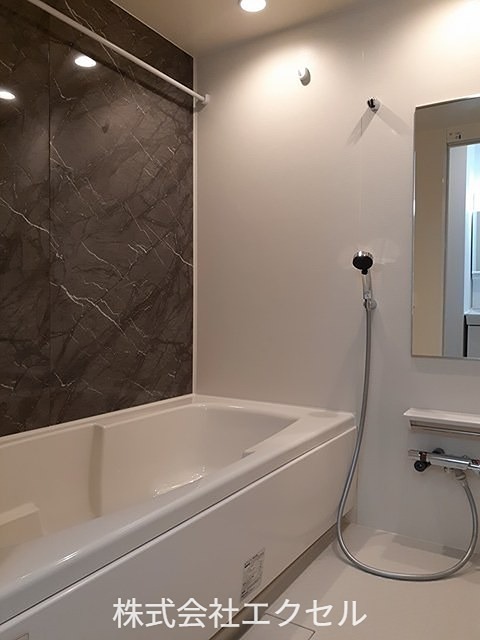 バス・シャワールーム　追い焚き付きです。