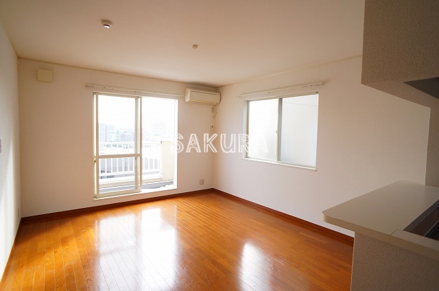 居室・リビング　開放感のあるゆったりとしたお部屋です♪