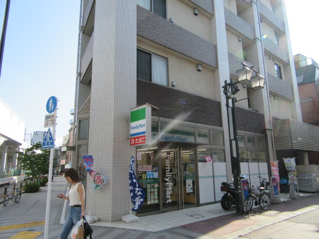 コンビニ　ファミリーマート大田梅屋敷駅前店（コンビニ）まで344m