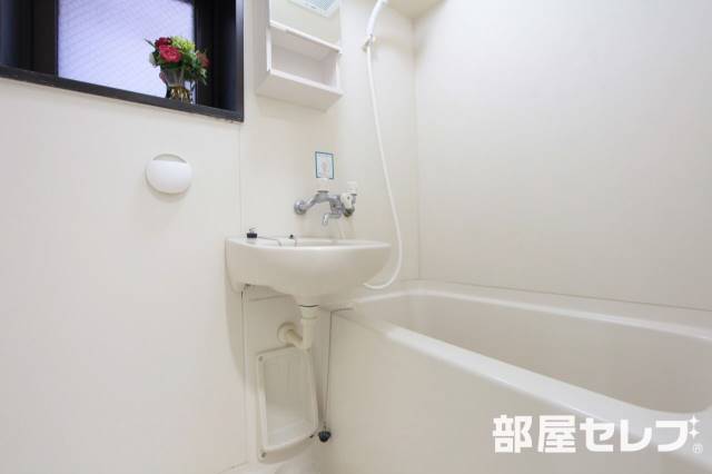 バス・シャワールーム　清潔なバスルーム