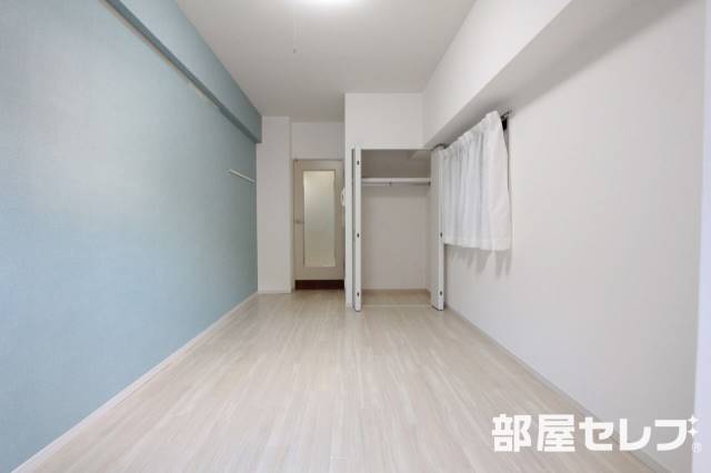 居室・リビング　明るい居室内空間