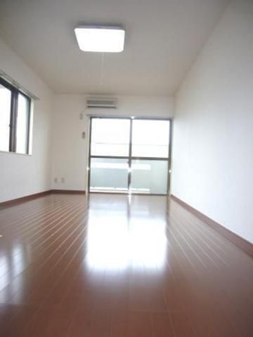 居室・リビング　☆明るい洋室☆