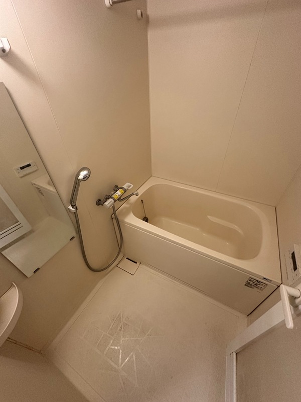 バス・シャワールーム　※204号室写真コピー