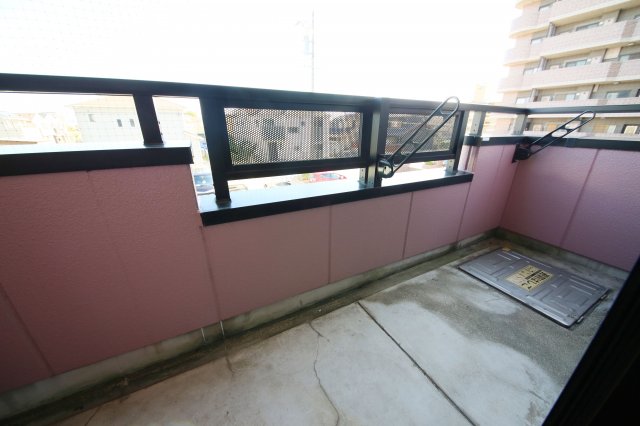 バルコニー　別部屋反転間取りのお写真となります。