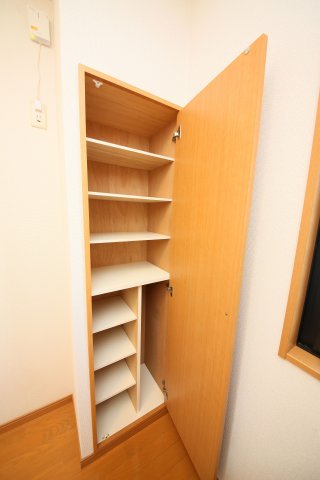 収納　別部屋反転間取りのお写真となります。