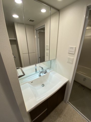 洗面設備　プレサンス四天王寺　独立洗面台