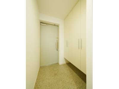 玄関　※別部屋の参考写真です。