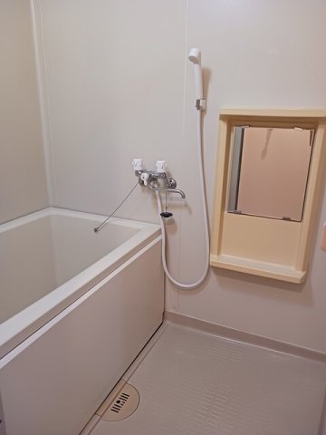 バス・シャワールーム　コンパクトで使いやすいお風呂です