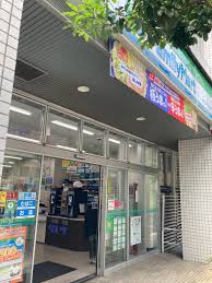 コンビニ　ファミリーマート 東池袋春日通り店（コンビニ）まで12m