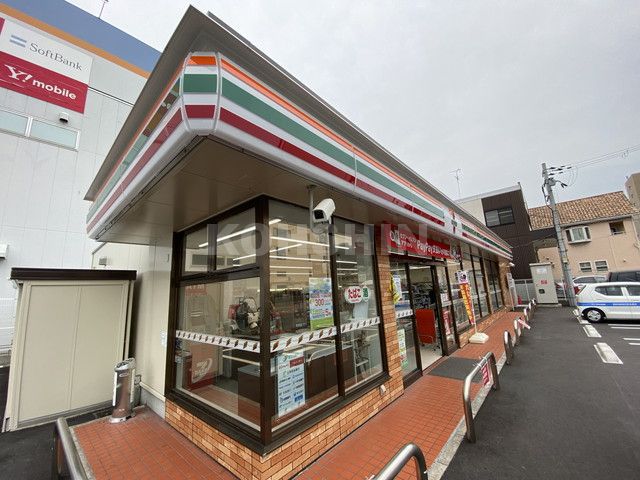 コンビニ　セブンイレブン（コンビニ）まで117m