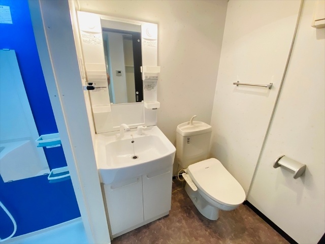 洗面設備　同一建物内６０５号室内装写真転載