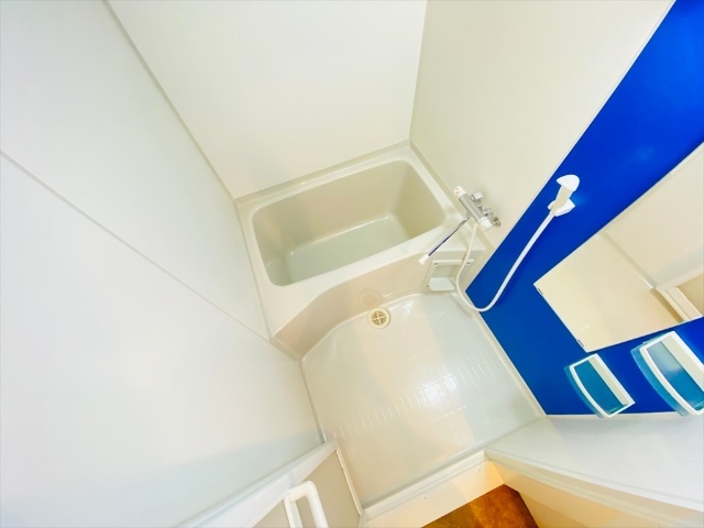 バス・シャワールーム　同一建物内６０５号室内装写真転載